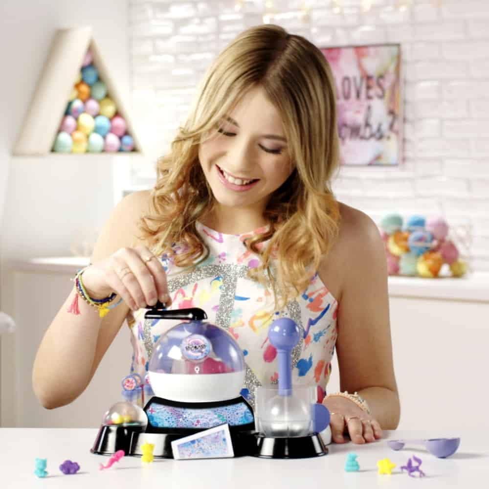 So Bomb DIY Bath Bomb Factory Kit – Make 6 Scented Bath Bombs with Surprise Figures for Kids Ages 6+
