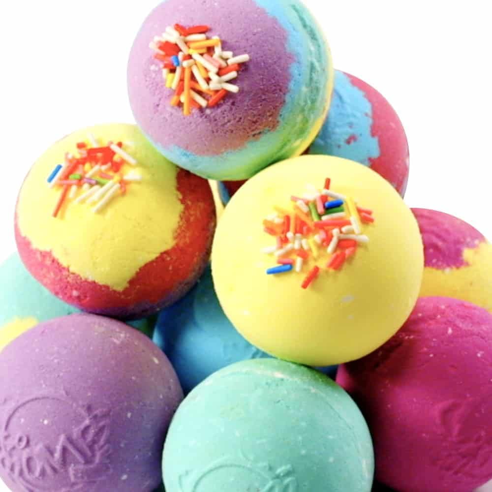 So Bomb DIY Bath Bomb Factory Kit – Make 6 Scented Bath Bombs with Surprise Figures for Kids Ages 6+